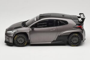 Toyota GR Yaris Rally2 Šedý IXO 1:18 18CMC210 Kov – obrázok 3 z 6