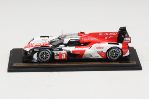 Toyota GR010 Hybrid Hypercar #8 S. Buemi / B. Hartley / R. Hirakawa Toyota Gazoo Racing 24 Hours of Le Mans 2023 Spark 1:43 T – obrázok 2 z 4