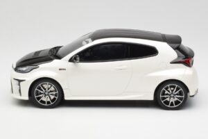 Toyota GRMN Yaris Rally Package Biely Otto 1:18 OT1071 Živica – obrázok 3 z 6