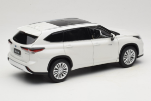 Toyota Highlander XU70 Biely OEM 1:18 26071-2011 Kov – obrázok 3 z 8