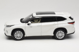 Toyota Highlander XU70 Biely OEM 1:18 26071-2011 Kov – obrázok 4 z 8