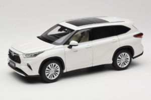 Toyota Highlander XU70 Biely OEM 1:18 26071-2011 Kov