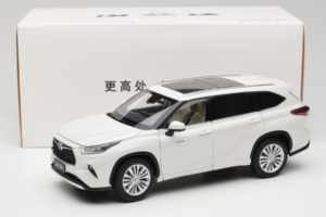 Toyota Highlander XU70 Biely OEM 1:18 26071-2011 Kov – obrázok 8 z 8