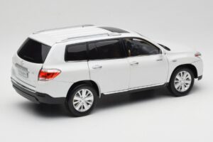 Toyota Highlander XU40 Biely Paudi Model 1:18 2043612-W1 Kov – obrázok 3 z 8