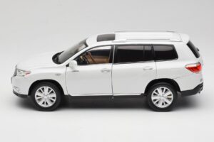 Toyota Highlander XU40 Biely Paudi Model 1:18 2043612-W1 Kov – obrázok 4 z 8