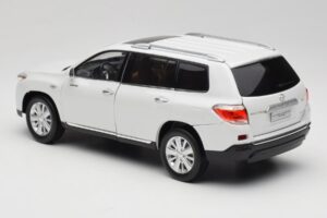 Toyota Highlander XU40 Biely Paudi Model 1:18 2043612-W1 Kov – obrázok 7 z 8