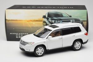 Toyota Highlander XU40 Biely Paudi Model 1:18 2043612-W1 Kov – obrázok 8 z 8