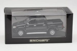Toyota Hilux Čierny Minichamps 1:43 400166662 Kov – obrázok 4 z 4