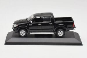 Toyota Hilux Čierny Minichamps 1:43 400166662 Kov