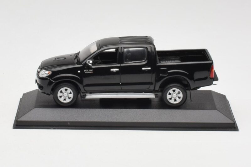 Toyota Hilux Čierny Minichamps 1:43 400166662 Kov