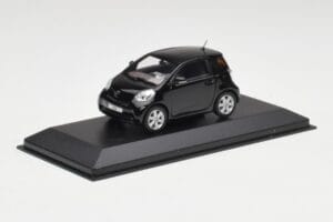 Toyota iQ Čierny Mica Minichamps 1:43 403166803 Kov – obrázok 2 z 4