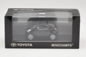 Toyota iQ Čierny Mica Minichamps 1:43 403166803 Kov – obrázok 4 z 4