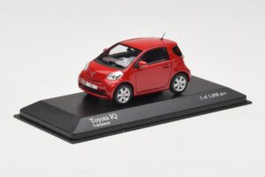 Toyota iQ Červený Minichamps 1:43 400166800 Kov – obrázok 2 z 4