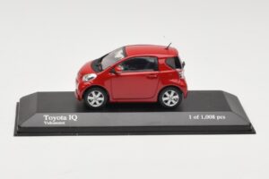 Toyota iQ Červený Minichamps 1:43 400166800 Kov