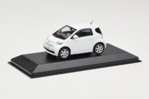 Toyota iQ Biely Minichamps 1:43 TOYOTA009 Kov – obrázok 2 z 4