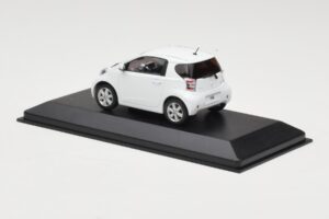 Toyota iQ Biely Minichamps 1:43 TOYOTA009 Kov – obrázok 3 z 4