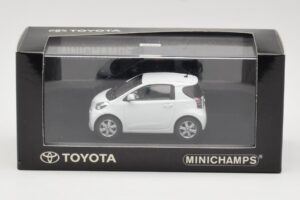 Toyota iQ Biely Minichamps 1:43 TOYOTA009 Kov – obrázok 4 z 4