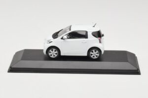 Toyota iQ Biely Minichamps 1:43 TOYOTA009 Kov