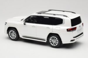 Toyota Land Cruiser J300 ZX Biely LCD 1:18 LCD18013-ZX-WH Kov – obrázok 7 z 8