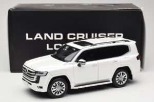 Toyota Land Cruiser J300 ZX Biely LCD 1:18 LCD18013-ZX-WH Kov – obrázok 8 z 8