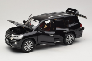 Toyota Land Cruiser LC200 Čierny Kengfai 1:18 KF024-13 Kov – obrázok 2 z 8