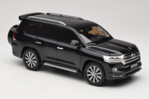 Toyota Land Cruiser LC200 Čierny Kengfai 1:18 KF024-13 Kov – obrázok 6 z 8
