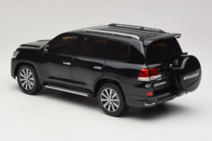 Toyota Land Cruiser LC200 Čierny Kengfai 1:18 KF024-13 Kov – obrázok 7 z 8