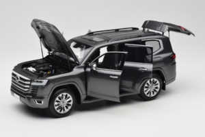 Toyota Land Cruiser LC300 ZX Šedý LCD 1:18 LCD18013-ZX-GR Kov – obrázok 2 z 8