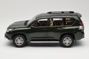 Toyota Land Cruiser Prado J150 Zelený Paudi Model 1:18 623132-GR Kov – obrázok 4 z 8