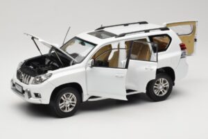 Toyota Land Cruiser Prado J150 Biely Paudi Model 1:18 623132-WH Kov – obrázok 2 z 8