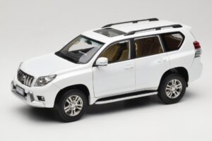 Toyota Land Cruiser Prado J150 Biely Paudi Model 1:18 623132-WH Kov