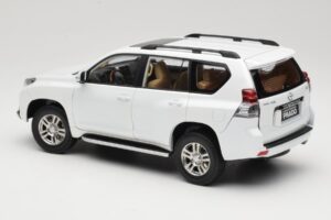 Toyota Land Cruiser Prado J150 Biely Paudi Model 1:18 623132-WH Kov – obrázok 7 z 8
