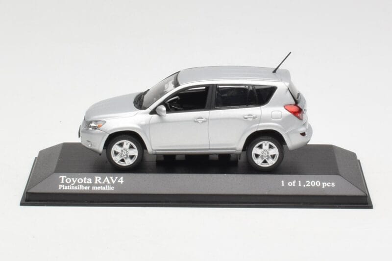 Toyota RAV4 XA30 Strieborný Minichamps 1:43 400166570 Kov