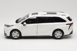 Toyota Sienna XL30 Biely OEM 1:18 TOYOTA013 Kov – obrázok 4 z 8