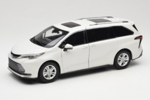 Toyota Sienna XL30 Biely OEM 1:18 TOYOTA013 Kov