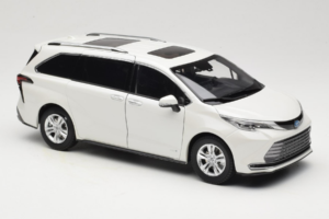 Toyota Sienna XL30 Biely OEM 1:18 TOYOTA013 Kov – obrázok 6 z 8
