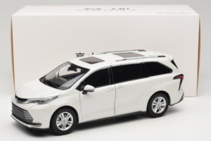 Toyota Sienna XL30 Biely OEM 1:18 TOYOTA013 Kov – obrázok 8 z 8