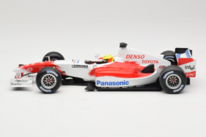 Toyota TF105 #17 R. Schumacher Panasonic Toyota Racing Showcar 2005 Minichamps 1:18 100050087 Kov – obrázok 3 z 7