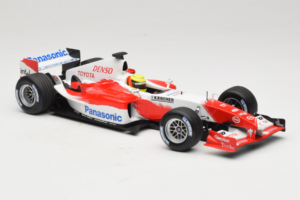 Toyota TF105 #17 R. Schumacher Panasonic Toyota Racing Showcar 2005 Minichamps 1:18 100050087 Kov – obrázok 4 z 7