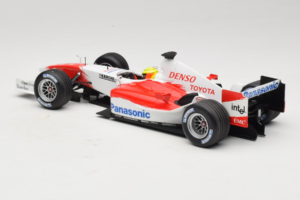 Toyota TF105 #17 R. Schumacher Panasonic Toyota Racing Showcar 2005 Minichamps 1:18 100050087 Kov – obrázok 5 z 7
