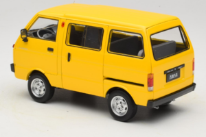 Toyota TJ110 Tianjin Huali Žltý OEM 1:18 TOYOTA014 Kov – obrázok 7 z 8