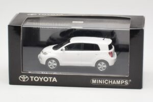 Toyota Urban Cruiser Biely Minichamps 1:43 400166960 Kov – obrázok 2 z 3