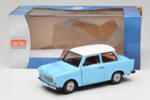 Trabant 601 Deluxe Modrý Biely Sun Star 1:18 4286 Kov – obrázok 6 z 6