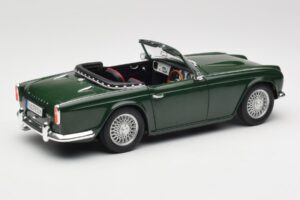 Triumph TR4 British Racing Green Revell 1:18 08827-T1 Kov – obrázok 3 z 8