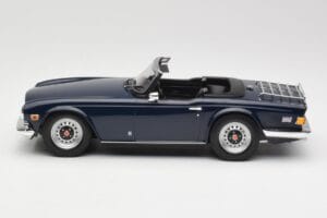 Triumph TR6 PI Tmavo Modrý Minichamps 1:18 155132032 Kov – obrázok 3 z 6