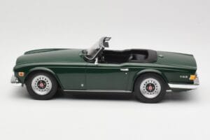 Triumph TR6 PI Tmavo Zelený Minichamps 1:18 155132030 Kov – obrázok 3 z 6