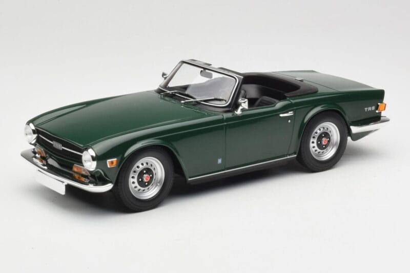 Triumph TR6 PI Tmavo Zelený Minichamps 1:18 155132030 Kov