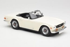 Triumph TR6 PI Biely Minichamps 1:18 155132035 Kov – obrázok 4 z 6