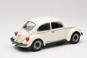 Volkswagen 1200 Jeans Bug Biely Minichamps 1:18 150057101 Kov – obrázok 3 z 8