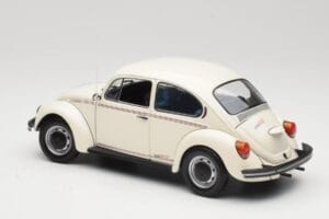 Volkswagen 1200 Jeans Bug Biely Minichamps 1:18 150057101 Kov – obrázok 7 z 8